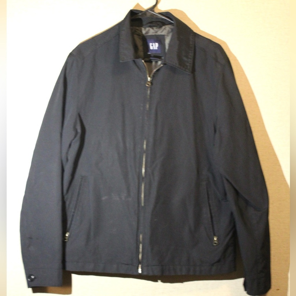 Black GAP windbreaker jacket